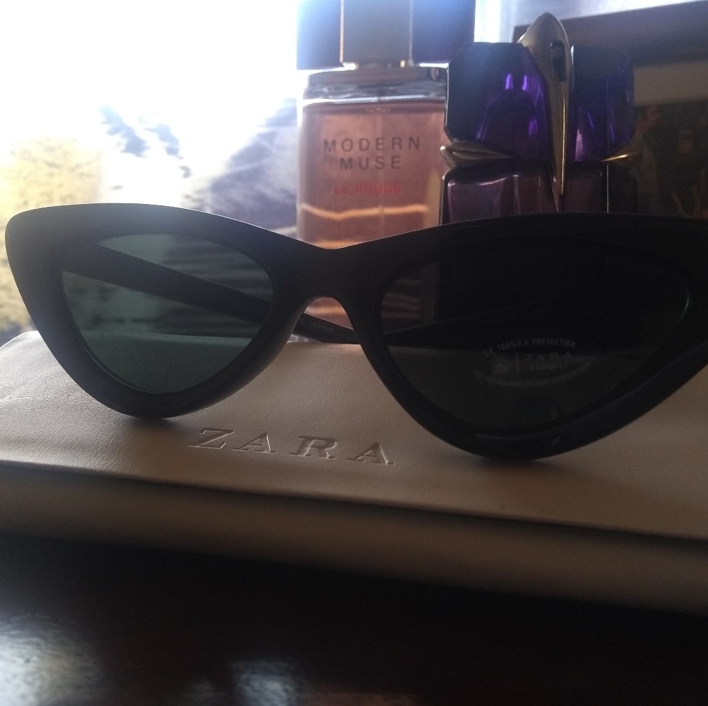 😎 NWT Cat Eye Sunglasses